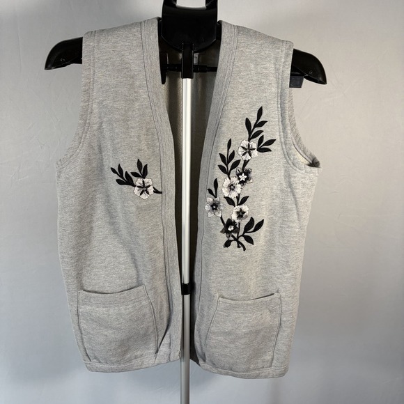 Rainbow Sportswear Sweaters - VTG Medium Applieque Floral Gray Sweater Vest 90s Whimsygoth Pockets Cottage